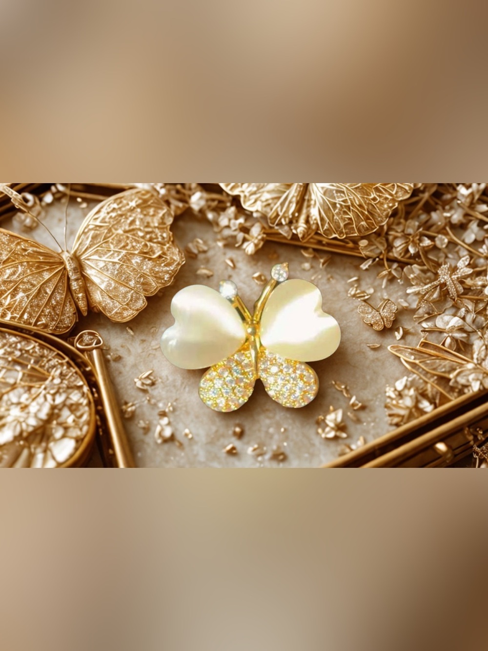 💛Gold-Tone Butterfly Faux Pearl & Crystal Pin/NIP💛